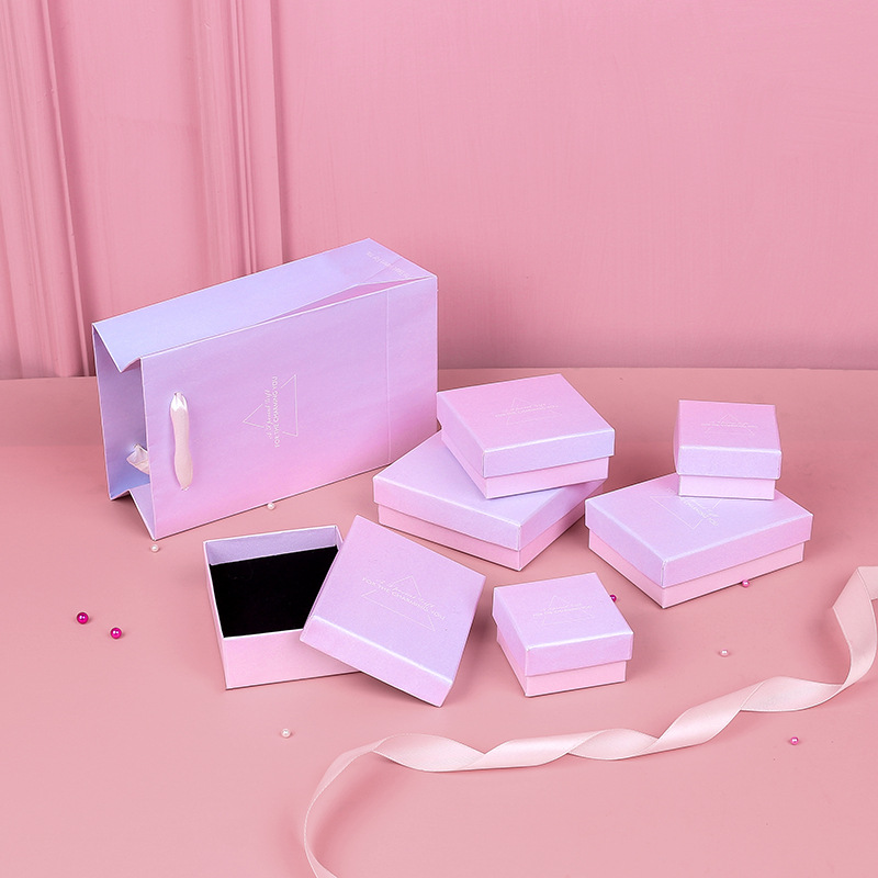 粉色烫银珠宝包装盒
